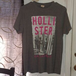 HOLLISTER T-SHIRT